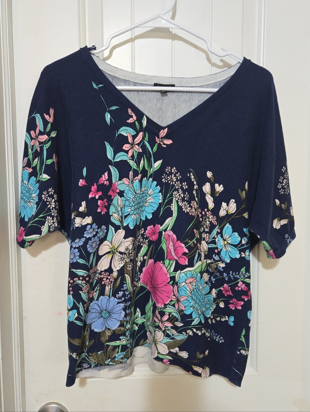 Talbots Medium Navy Floral V-Neck Knit Top Cotton Rayon Short Sleeve